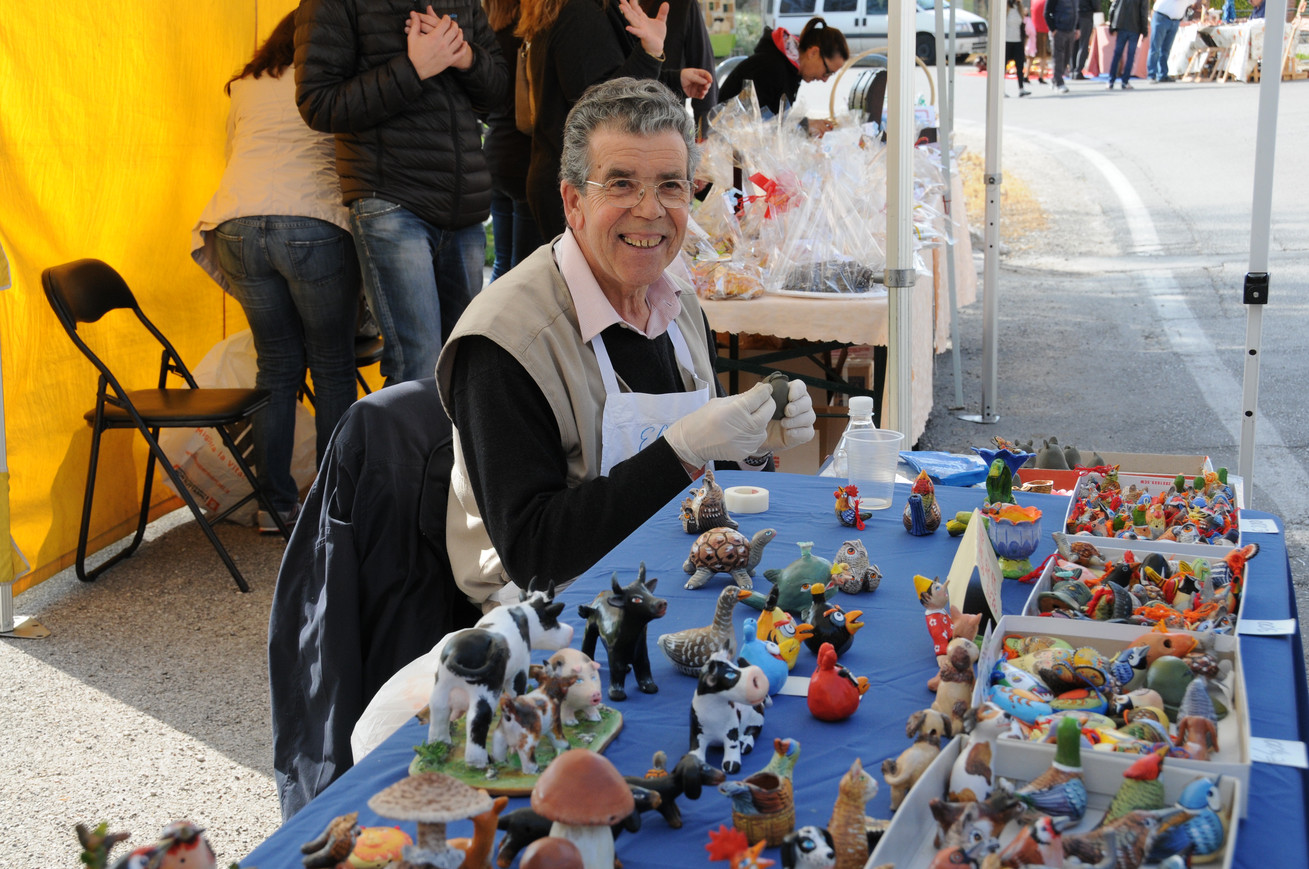 Gaetano Vicari al lavoro con i cuchi