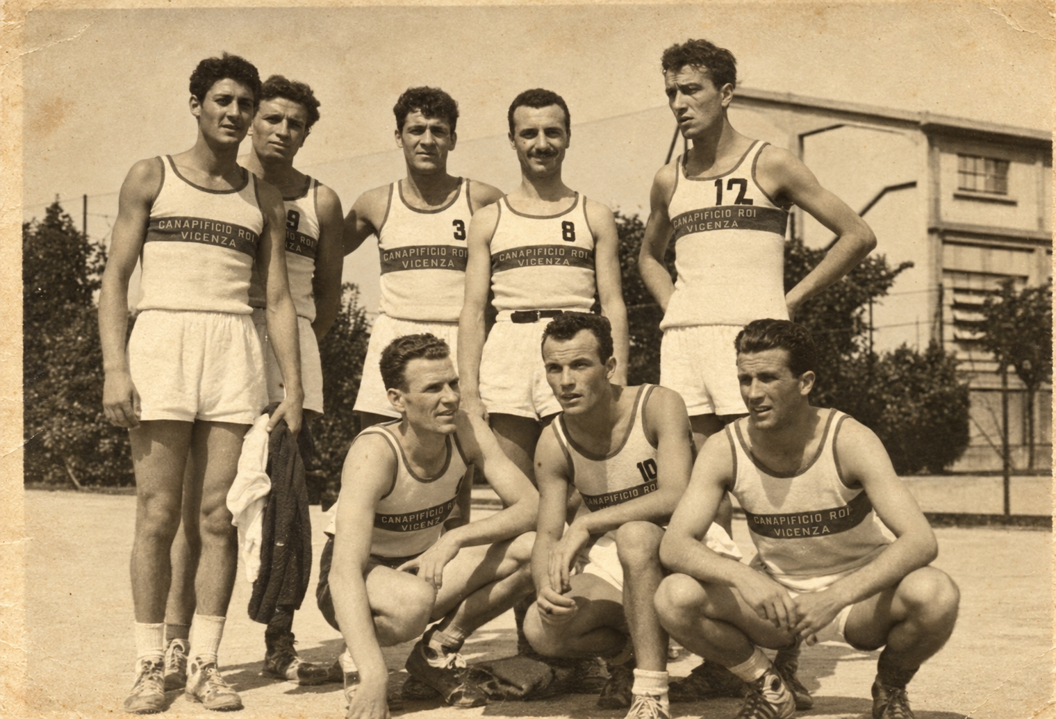 Giocatori della squadra Canapificio Roi Vicenza in una fotografia di gruppo senza data